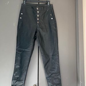💃🏻Want that leather pants style! These are so cute and OMG comfortable! 🥰